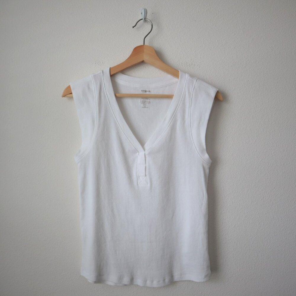 Sonoma Ribbed V-Neck Tee | M
